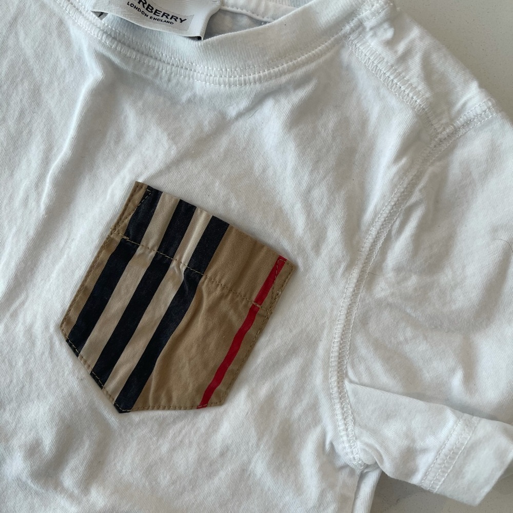 Burberry Tshirt - Picture 2 of 5